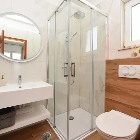 Gemuetliches Mit Meerblick Vom Privaten Balkon Apartman Starigrad-Paklenica