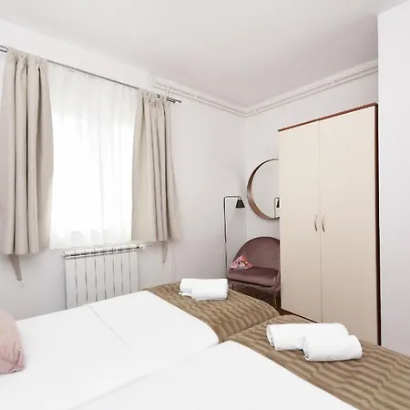 Apartman Gemuetliches Mit Meerblick Vom Privaten Balkon Starigrad-Paklenica