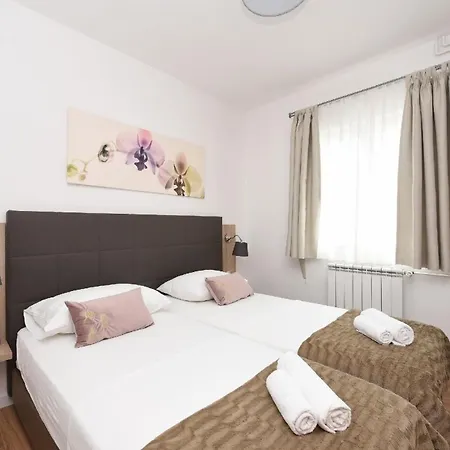 Gemuetliches Mit Meerblick Vom Privaten Balkon * Starigrad-Paklenica